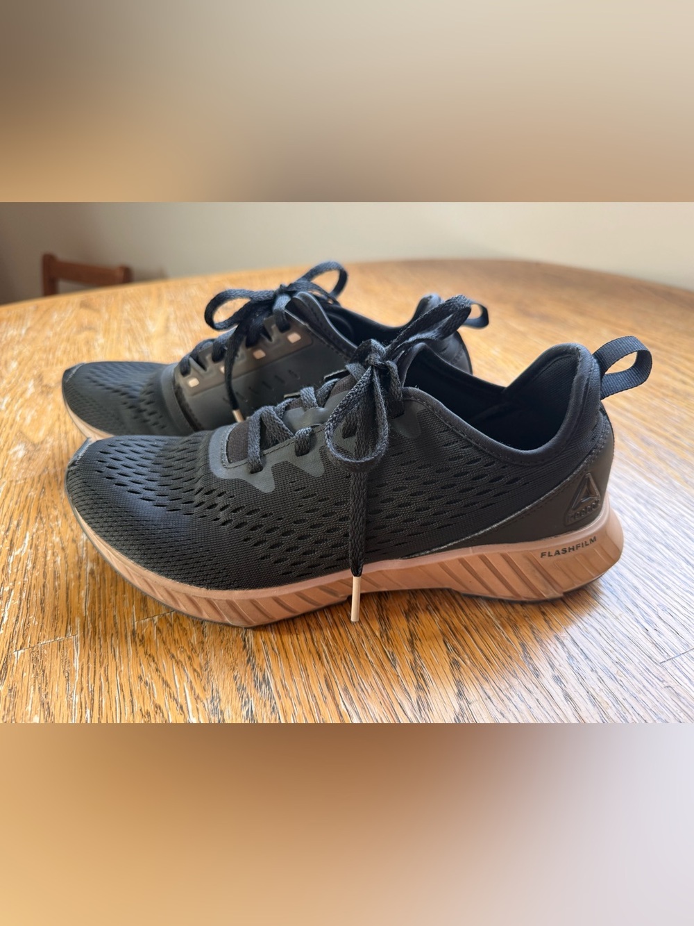 Reebok Flashfilm Trainers 7.5 Black/Gold
